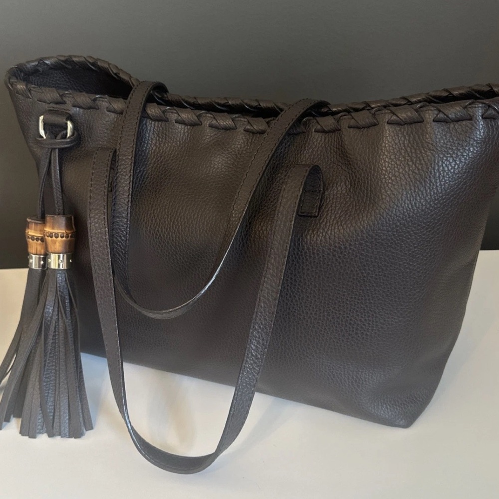 Gucci, brown leather tote with bamboo and tassels - Picture 3 of 16